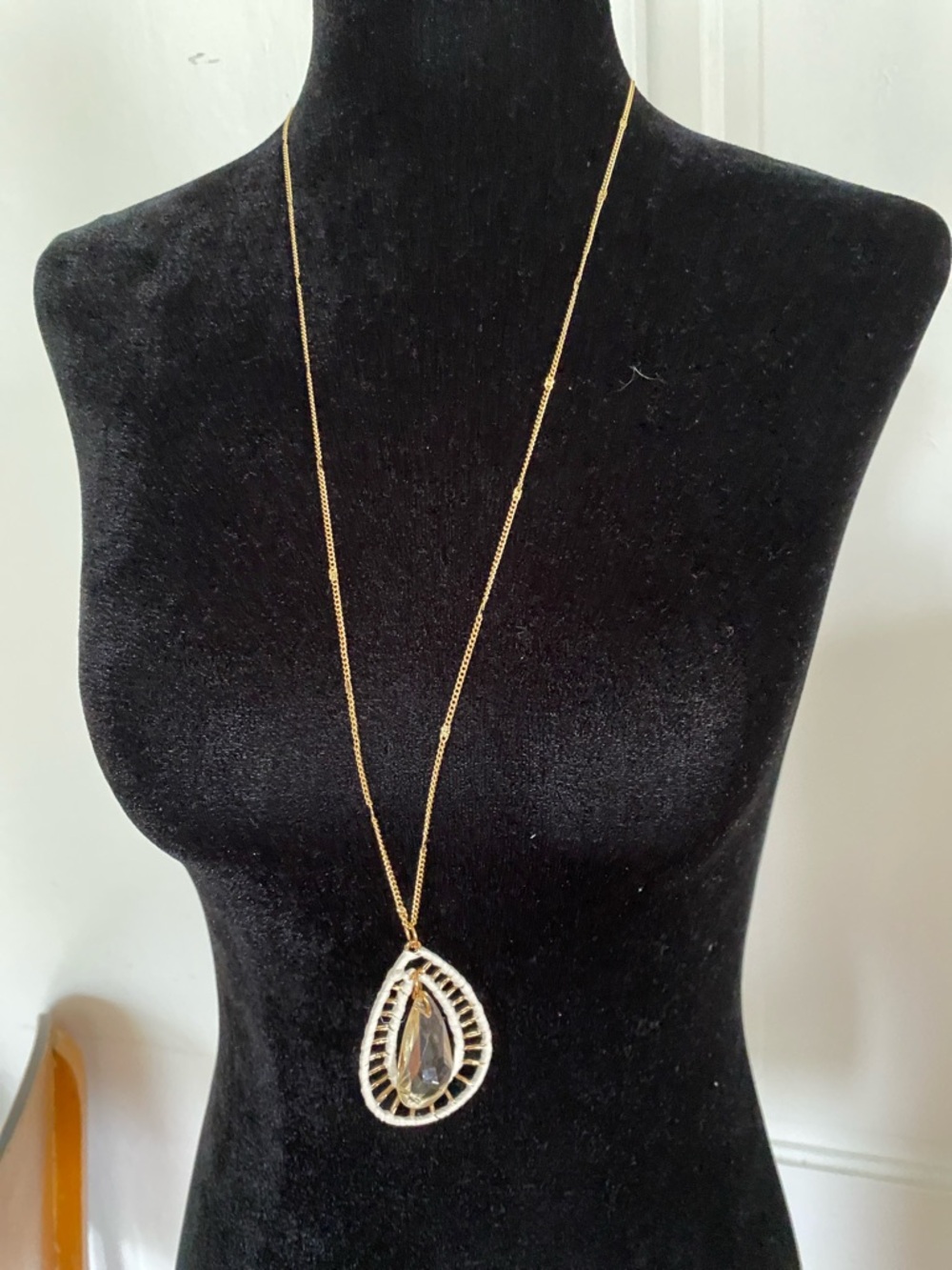 3 for 15$! Elegant Gold and White Teardrop Crystal Pendant Necklace